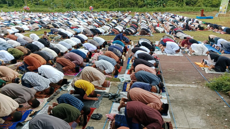 Foto: Sholat Id Jamaah Muslim Kab. Teluk Bintuni di Lapangan GSG Bintuni, Senin (31/03/2025)
