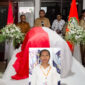 Foto: Penghormatan Terakhir Jenazah Rosalia di Kantor Bupati Flores Timur (istimewa) 