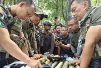 Kapolda Papua Barat Irjen Pol. Johnny Eddizon Isir, Danpas Pelopor Korbrimob Polri Brigjen Pol. Gatot Mangkurat Putra Perkasa Jomantara, dan Karobinops Stamaops Polri Brigjen Pol. Auliansyah Lubis, terjun langsung memimpin operasi AB Moskona 2025