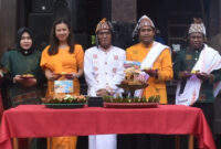 Bupati dan Wakil Bupati Teluk Bintuni Yohanis Manibuy dan Joko Lingara di dampingi ibu, hadir  pada HUT ke 50 Ikatan Keluarga Toraja ( IKT) di Tongkonan Awarepi Bintuni, 31/05/2025/ Foto: Satya Humpro TB