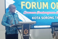 Walikota Sorong yang di wakili Asisten III Bidang Administrasi Umum, Setda Kota Sorong Hanock J. Talla, membuka Forum OPD RPJMD Kota Sorong tahun 2025-2029, di Aula hotel di Kota Sorong, Kamis (22/5/2025).