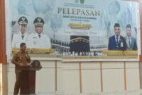 Wakil Walikota Kota Sorong, H.Anshar Karim A.Md melepas Jemaah Haji Tahun 1446H/2025 di aula Kampus Institut Agama Islam Negeri (AIAN) di Kilo meter 18 Kota Sorong, Senin, (05/05/2025).