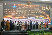 Acara Kelulusan SMA Negeri 3 Kota Sorong, Gubernur PPBD: Ini Awal dari Tantangan yang Berat.