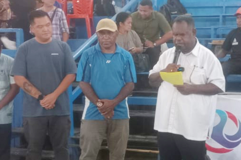 Gubernur Provinsi Papua Barat Daya Elisa Kambu S.sos, turut hadir dan membuka pelaksanaan Turnamen Futsal Nusantara Papua Barat Daya.