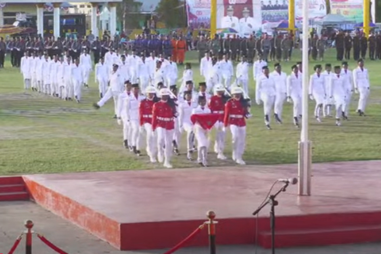 Upacara Penurunan Bendera Merah Putih Kabupaten Teluk Bintuni.