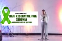 Ny. Verawati Manibuy Ketua Pelaksana Hari Kesehatan Jiwa Sedunia, saat membuka kegiatan tersebut
