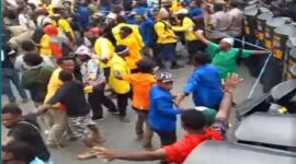 Mahasiswa menggelar aksi unjuk rasa menolak Proyek Investasi dan keberadaann militer di Tanah Papua