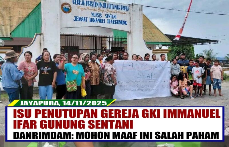 Jemaat Gereja GKI Immanuel melakukan aksi pernyataan sikap ketika di usik keberadaan gereja mereka.