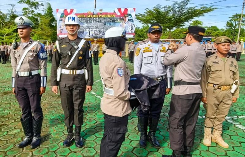 Apel Pasukan Operasi Zebra Mansinam 2025, apel dipimpin Kapolres Teluk Bintuni, AKBP Hari Sutanto,di halaman Mapolres Teluk Bintuni, Senin, (17/11/2025)