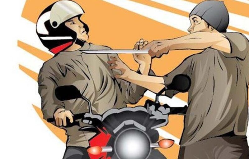 Tukang Ojek Bintuni di bacok orang tak di kenal, yang mengakibatkan korban mengalami luka sabetan serius di leher dan bagian rusuk, Selasa(11/11/2025).