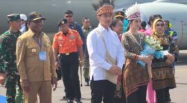 Wakil Presiden Republik Indonesia, Gibran Rakabuming Raka, di damping istri Selvi Ananda, hari ini tiba di Bandara Rendani Manokwari Provinsi Papua Barat, Selasa(04/11/2025).