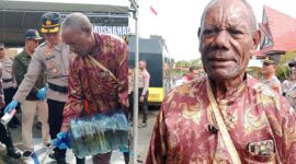 Ketua Lembaga Masyarakat Adat (LMA) Tujuh Suku Teluk Bintuni, Marten Wersin menyampaikan bahwa sebagai Tokoh Masyarakat Adat Tujuh Suku Teluk Bintuni, dirinya menyambut baik dan apresiasi serta  mendukung Pelaksanaan Pemusnaan Barang Bukti berupa Minuman Keras Oleh Pemerintah Daerah dan Polres Teluk Bintuni, jumat(19/12/2025)