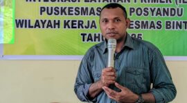 Kepala Puskesmas Bintuni, Yeremia Manibuy pada Lokakarya Mini Lintas Sektoral Puskesmas Bintuni Distrik Bintuni, berlangsung di Ruang Pertemuan Puskesmas, Selasa(23/12/2025). 