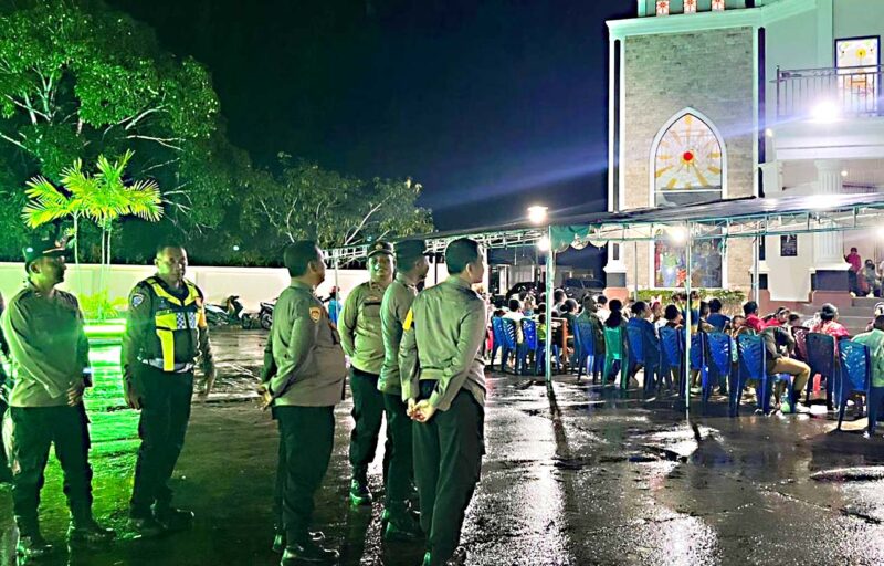 Kapolres Pimpin Kunjungan Ke Gereja-Gereja di Malam Natal