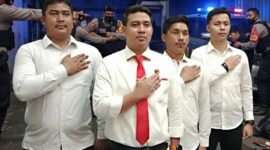 Kasat Reserse Kriminal (Reskrim) Teluk Bintuni, AKP.Boby Rahman didampingi anggota dalam Press Rilis 31 Desember 2025