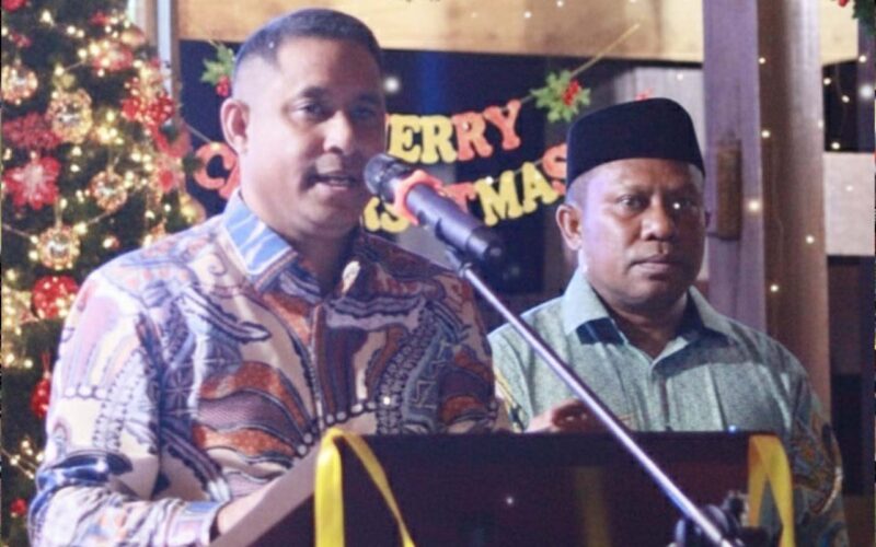 “Marilah kita bersama-sama melangkah seiring dan sejalan untuk mewujudkan Teluk Bintuni yang SERASI,” ibuhnya./ Foto By: diskominfoTB