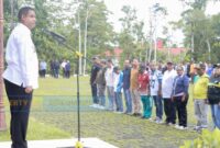 Bupati Teluk Bintuni Pimpin Apel pagi Lingkup Pemda Teluk Bintuni, Jumat(09/01/2026) di halaman Kantor Bupati. / Foto: Diskominfo