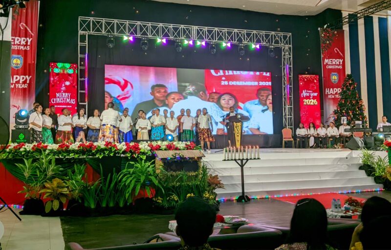 Ibadah Perayaan Natal 2025 dan Lepas Sambut Tahun Baru 2026, Pemerintah Daerah, TNI, POLRI, dan Masyarakat Kabupaten Teluk Bintuni, berlangsung di Gedung Serbaguna GSG, Jumat(09/01/2026) Petang. 