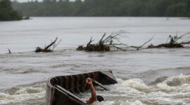 Wahyono Alias Janto yang dilaporkan mengalami Laka Laut yakni perahu yang di tumpanginya terbalik dan terseret arus Kali Tirasai Kampung Kurano Jaya Distrik Manimeri Kabupaten Teluk Bintuni, Jumat(09/01/2026)./ Foto: Ilustrasi AI