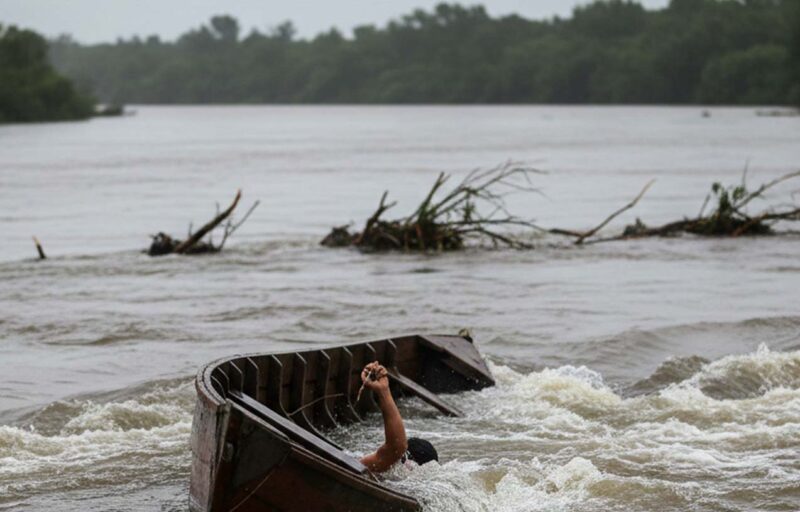 Wahyono Alias Janto yang dilaporkan mengalami Laka Laut yakni perahu yang di tumpanginya terbalik dan terseret arus Kali Tirasai Kampung Kurano Jaya Distrik Manimeri Kabupaten Teluk Bintuni, Jumat(09/01/2026)./ Foto: Ilustrasi AI
