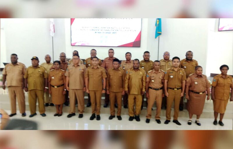 Sertijab Kepala Distrik Lingkup Kabupaten Teluk Bintuni, Gedung Sasana Karya Kantor Bupati Teluk Bintuni, Senin,(26/01/2026).  