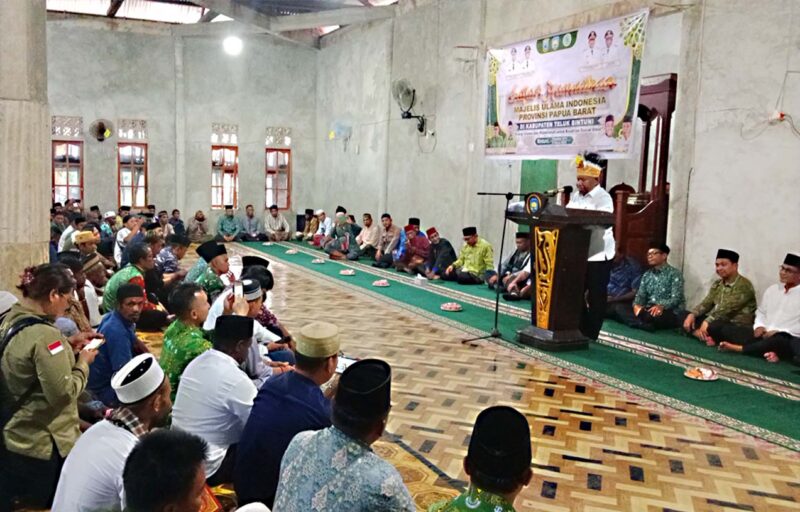 Gubernur Papua Barat, Dominggus Mandacan Safari Ramadhan ke Masjid Al Jami’ah Tahiti Bintuni. (Jumat, 27/02/2026).