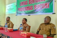 dari Kiri Ke Kanan: Yeremia Manibuy (Kepala Puskesmas Bintuni), Oktovina Manibuy (Sekretaris Distrik Bintuni), Yohan Fredire ( Perwakilam Lurah Bintuni Barat)