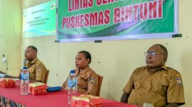 dari Kiri Ke Kanan: Yeremia Manibuy (Kepala Puskesmas Bintuni), Oktovina Manibuy (Sekretaris Distrik Bintuni), Yohan Fredire ( Perwakilam Lurah Bintuni Barat)