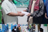 Wabup menyerahkan bantuan dana operasional kepada pengurus Masjid Quba sebesar Rp 10 juta