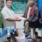 Wabup menyerahkan bantuan dana operasional kepada pengurus Masjid Quba sebesar Rp 10 juta