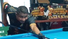 Bupati Anisto lakukan Breakshoot tanda di Buka resmiTurnamen Biliard Dandim Cup 2026.