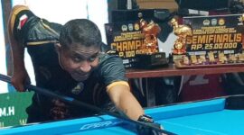 Bupati Anisto lakukan Breakshoot tanda di Buka resmiTurnamen Biliard Dandim Cup 2026.